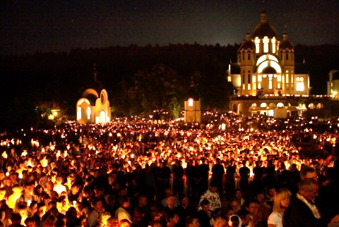 Zarvanytsya, pilgrimage at night